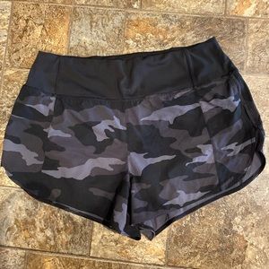 Athlete camo shorts size medium